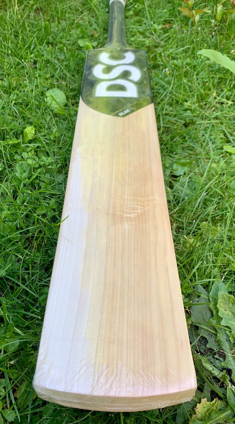 Articoli in legno: DSC Blak 10 English Willow Cricket Bat – Nuovo e nell'imballaggio originale da Luzern venduto da ronymamuni