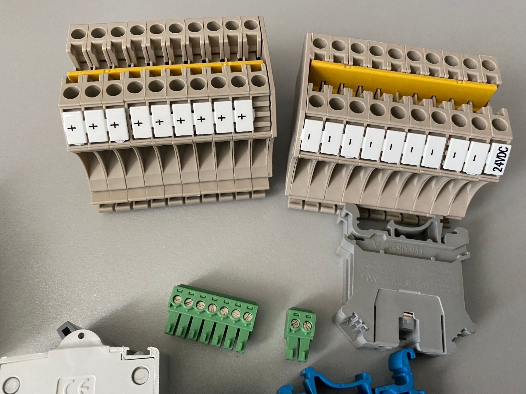 Stromzufuhr: Panasonic FP0-C16 - A Control Unit und Diverses Zubehör – Gebraucht aus Langwiesen von Restposten-24 3