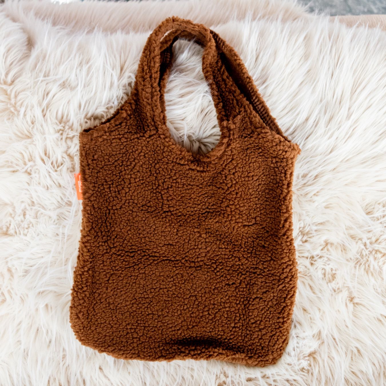 Pop Mart Statuette: MONCHHICHI Soft Fluffy Shoulder Bag – Nuovo e nell'imballaggio originale da Belmont-Lausanne venduto da HausPopCharm 2