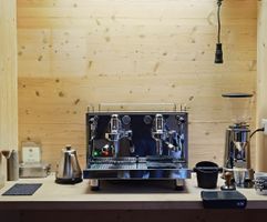 Machine à ESPRESSO ECM 2 grp. + moulin + accessoires utiles