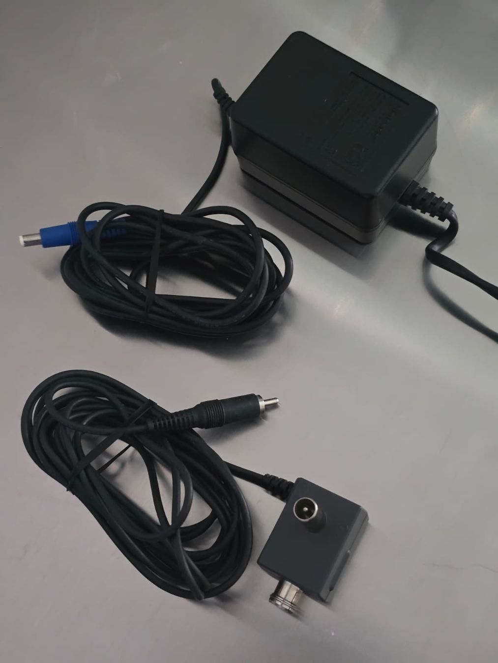 Nintendo Consoles: Nintendo Entertainment System (NES) Konsole mit 2 Controller – D'occasion à Emmen par BieteNurSo 4