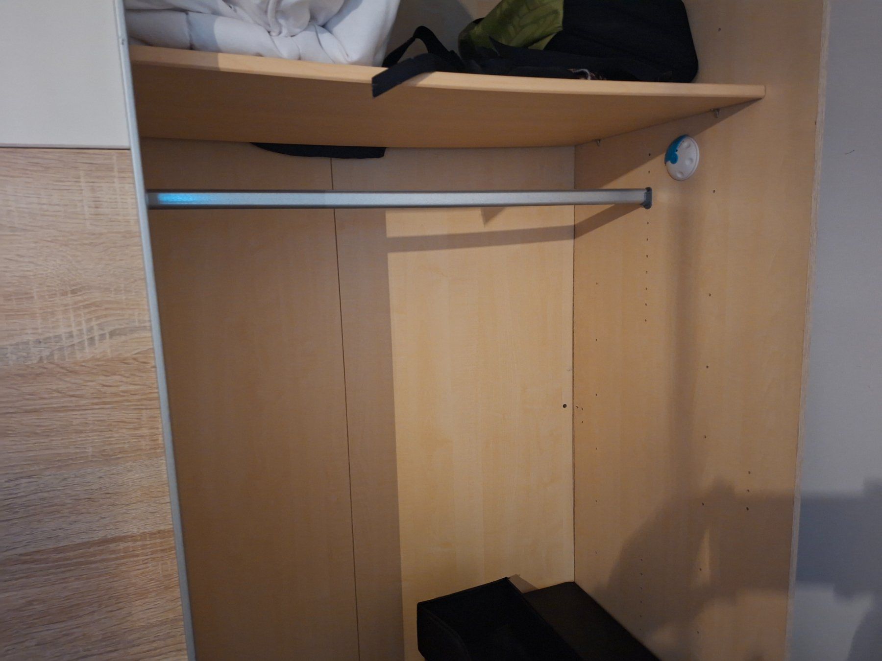 Armadi: Schibenkleiderschrank – Usato da Zürich venduto da ter_26db 1