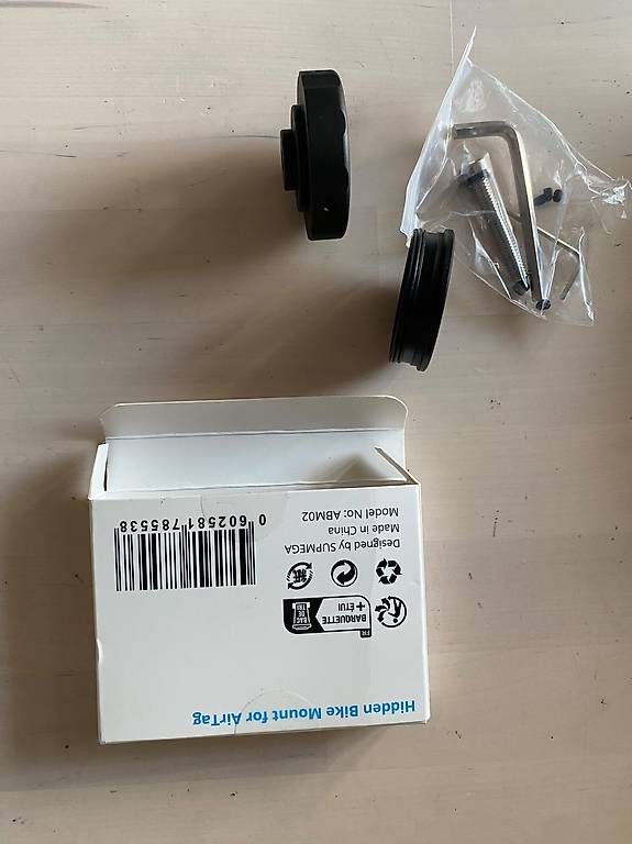 Supporti a parete: AirTag mount – Nuovo e nell'imballaggio originale da Basel venduto da nat_pry5 2