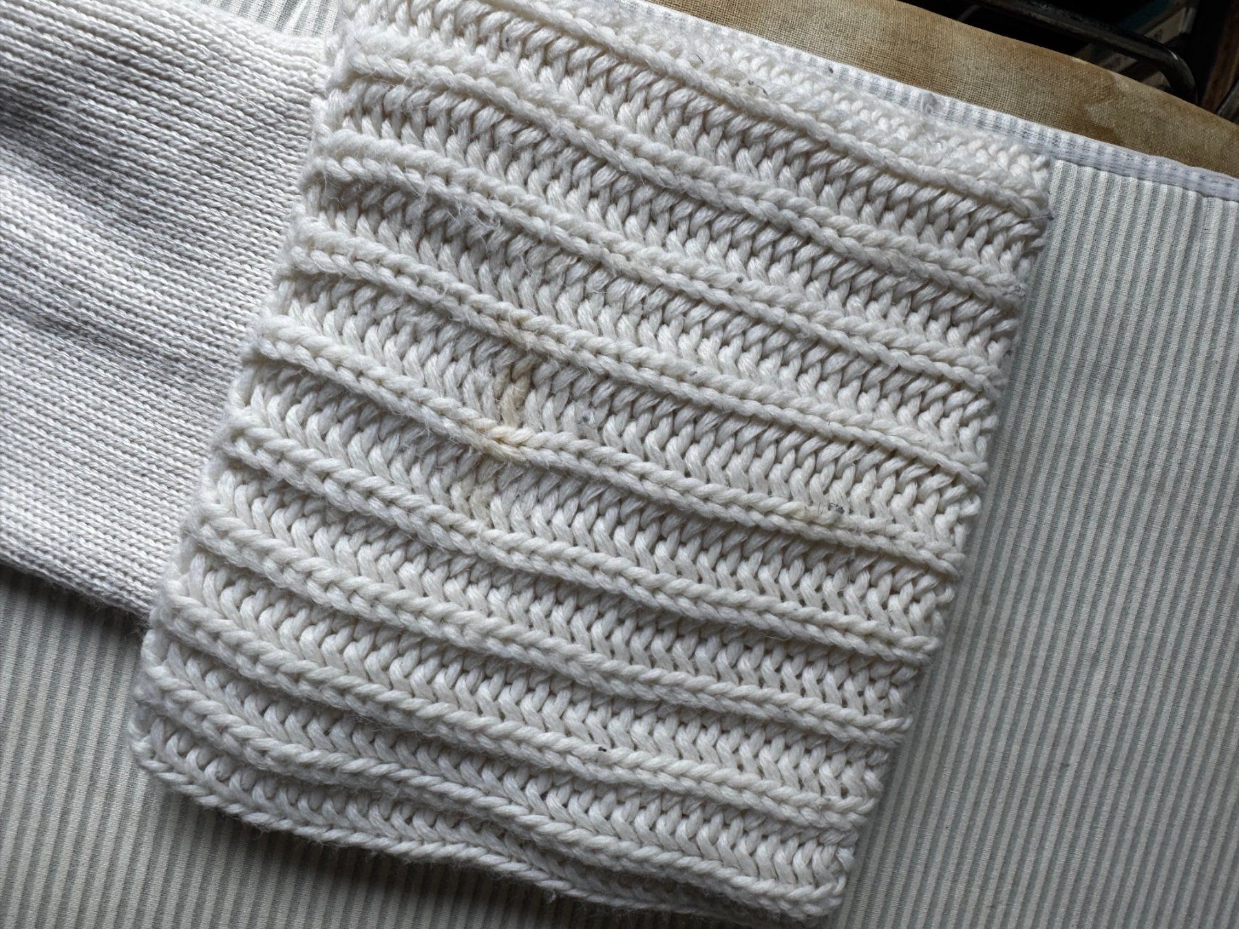 Miu Miu Maglioni & Felpe: Miu Miu Pullover Statement-Kragen Creme Gr. M (38) – Usato da Winterthur venduto da sallawong 7