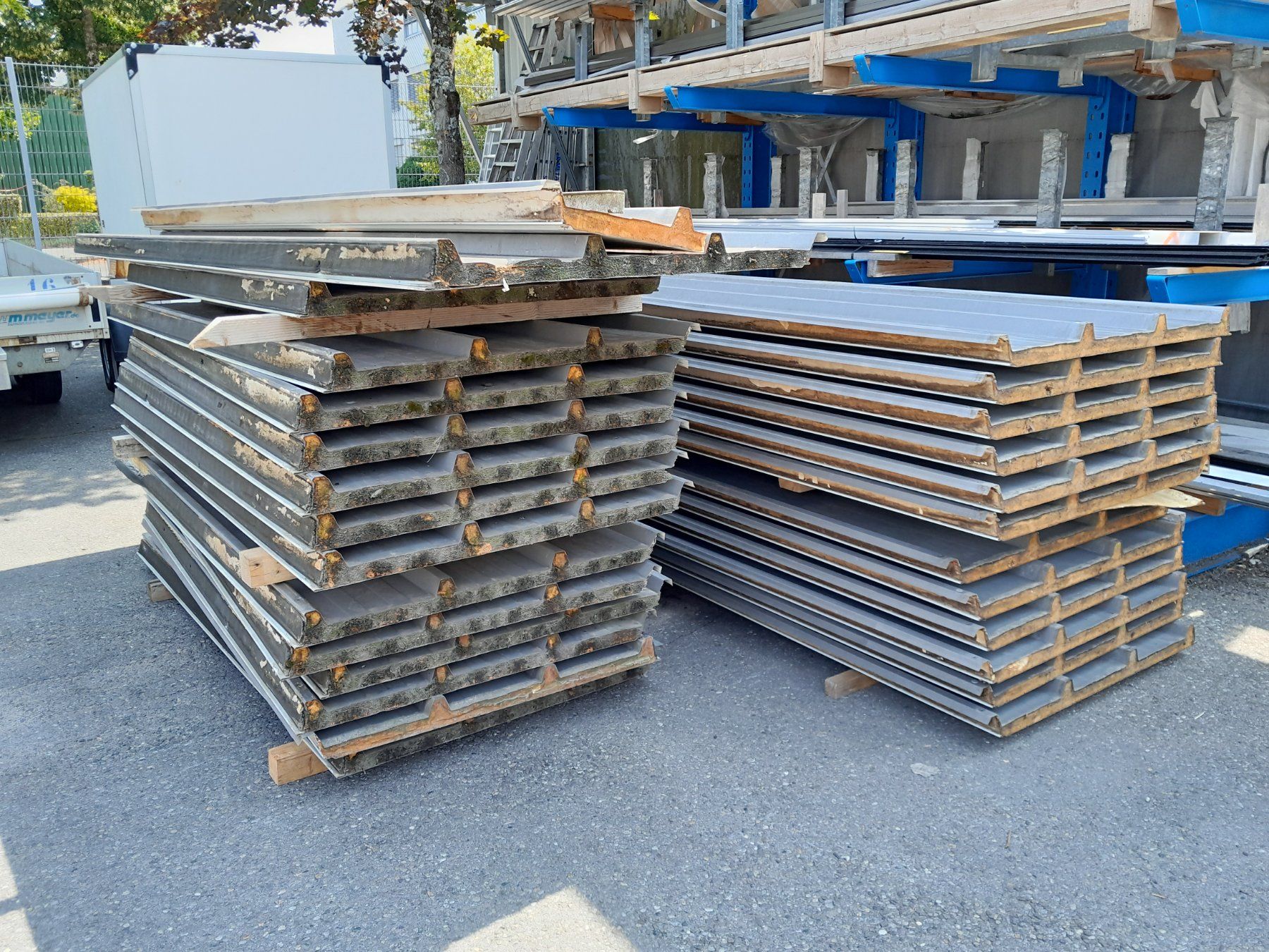 Sonstige Baumaterialien: Trapez-Sandwich-Dachpaneele 110 m2 – Gebraucht aus Lyss von sautermetallbau 1
