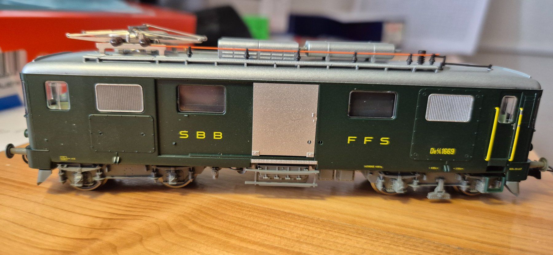 Roco Modelleisenbahnen: ROCO 63537 - SBB-CFF De 4/4 1669 - H0 digital DCC – Gebraucht aus St-Léonard von thipif 4