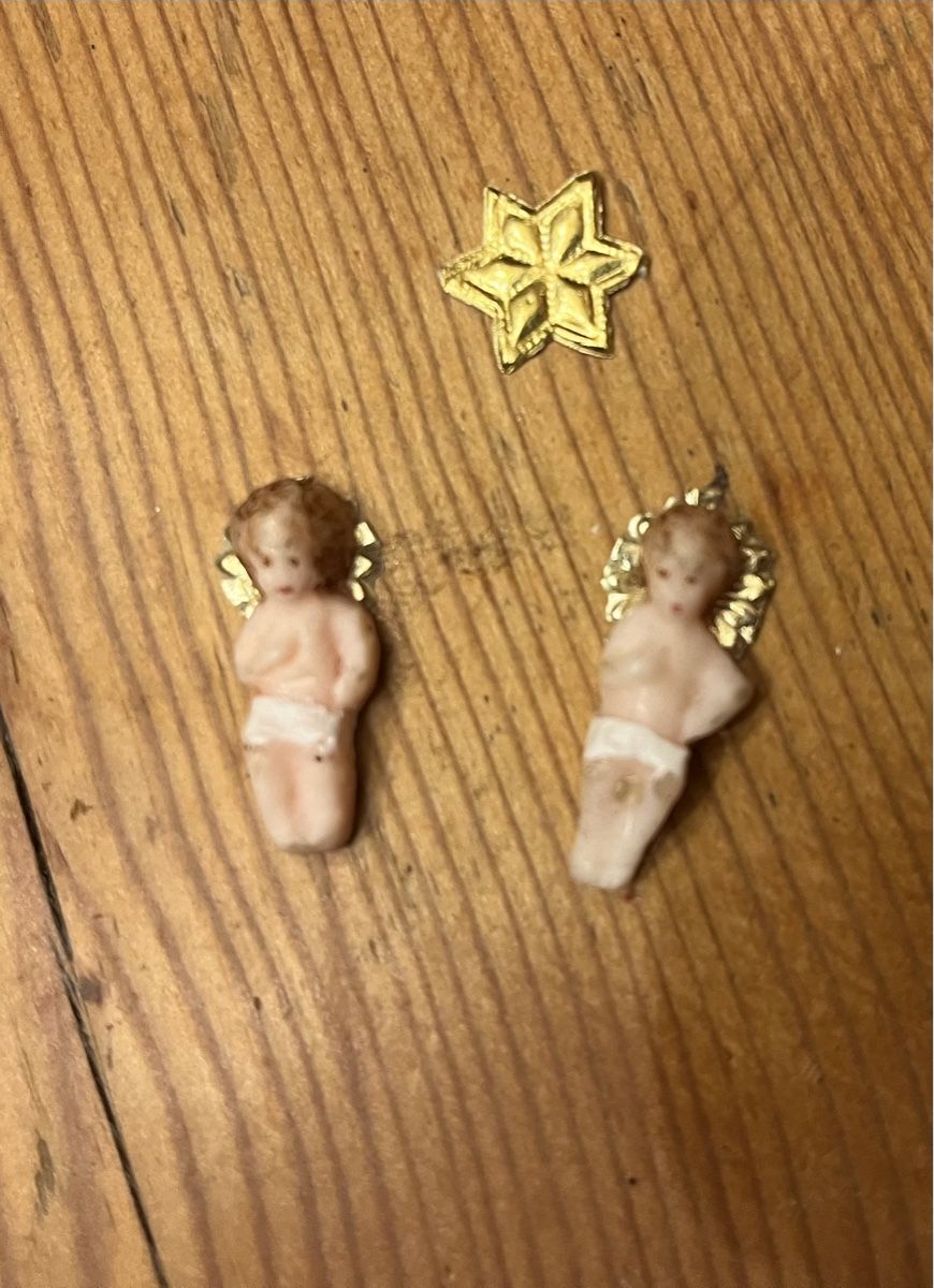 Statuette: 2 Set antike Jesuskind Wachsfiguren  Krippenfiguren – Usato da Urnäsch venduto da schneewittli.