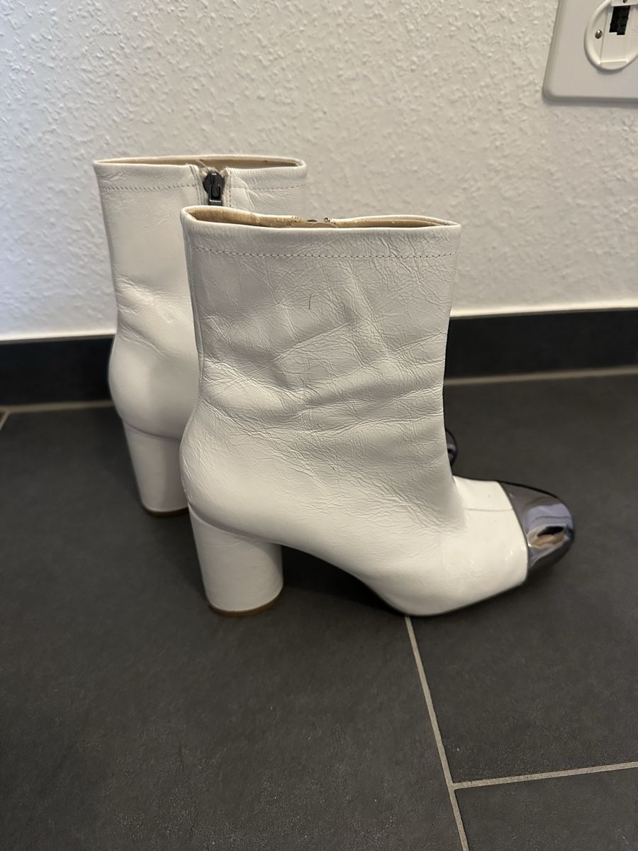 Scarpe da donna: Weisse Stiefeletten mit Metallic-Spitze – Usato da Basel venduto da jane_2h95 2