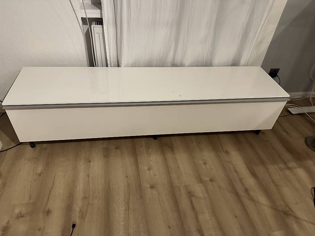 Armadi: Hängeschrank und  Board Pfister – Usato da Muttenz venduto da anna123 1