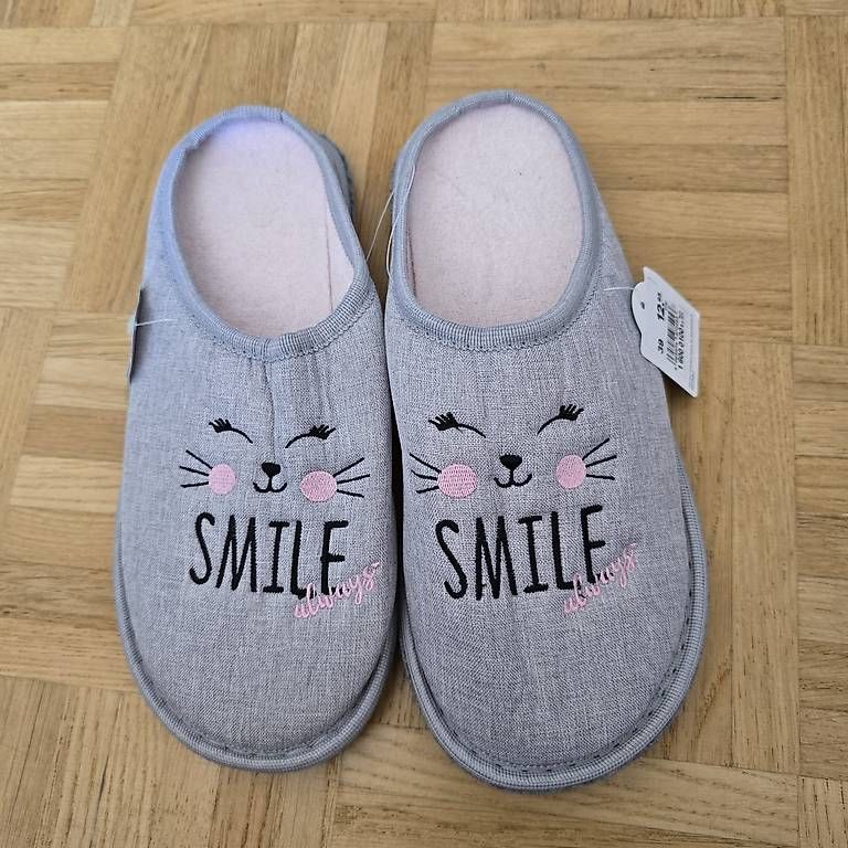 Scarpe da donna: Cat House Slippers Size 39 – Usato da Basel venduto da DaniJohni 1