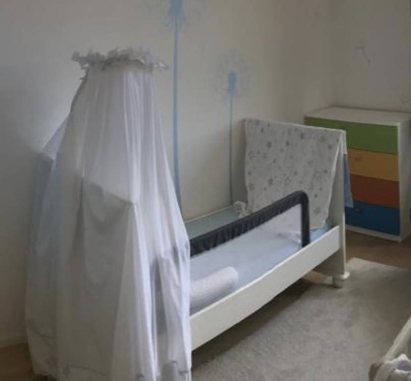 Letti: Babybett weiss mit Himmel + Zubehör – Usato da Bottenwil venduto da TheGrand 3