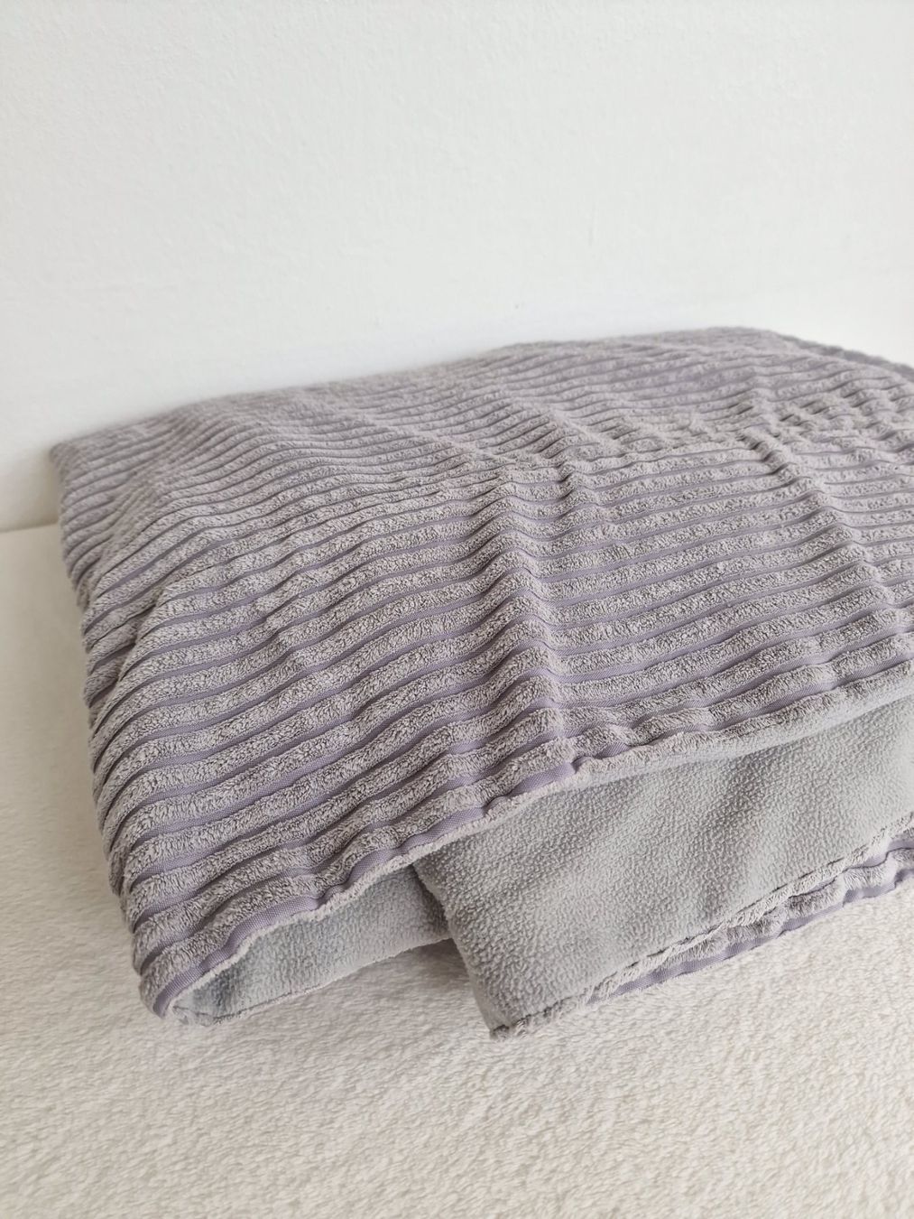 Coperte: Graue Decke Überwurf 150cm x 180cm – Usato da Hallau venduto da CHACLA 1