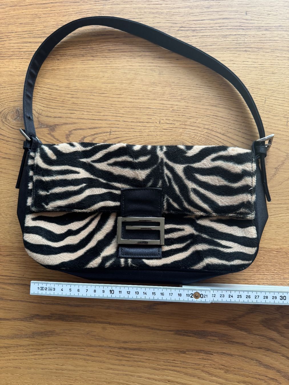 Taschen für Damen: Handtasche Zebra/Tieger muster – Gebraucht aus Wald ZH von _seraina 3