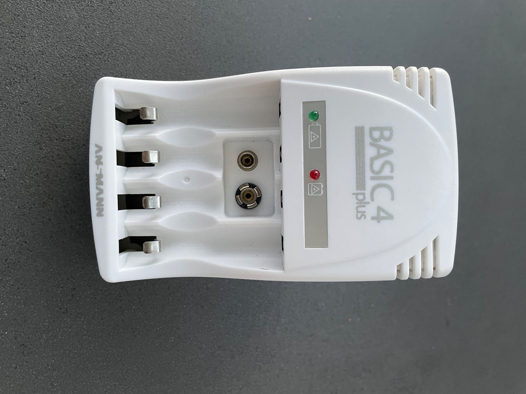 Akkus & Batterien: Ansmann BASIC 4 plus Ladegerät für AA/AAA und 9V Block – Neu (gemäss Beschreibung) aus zürich von swiss013