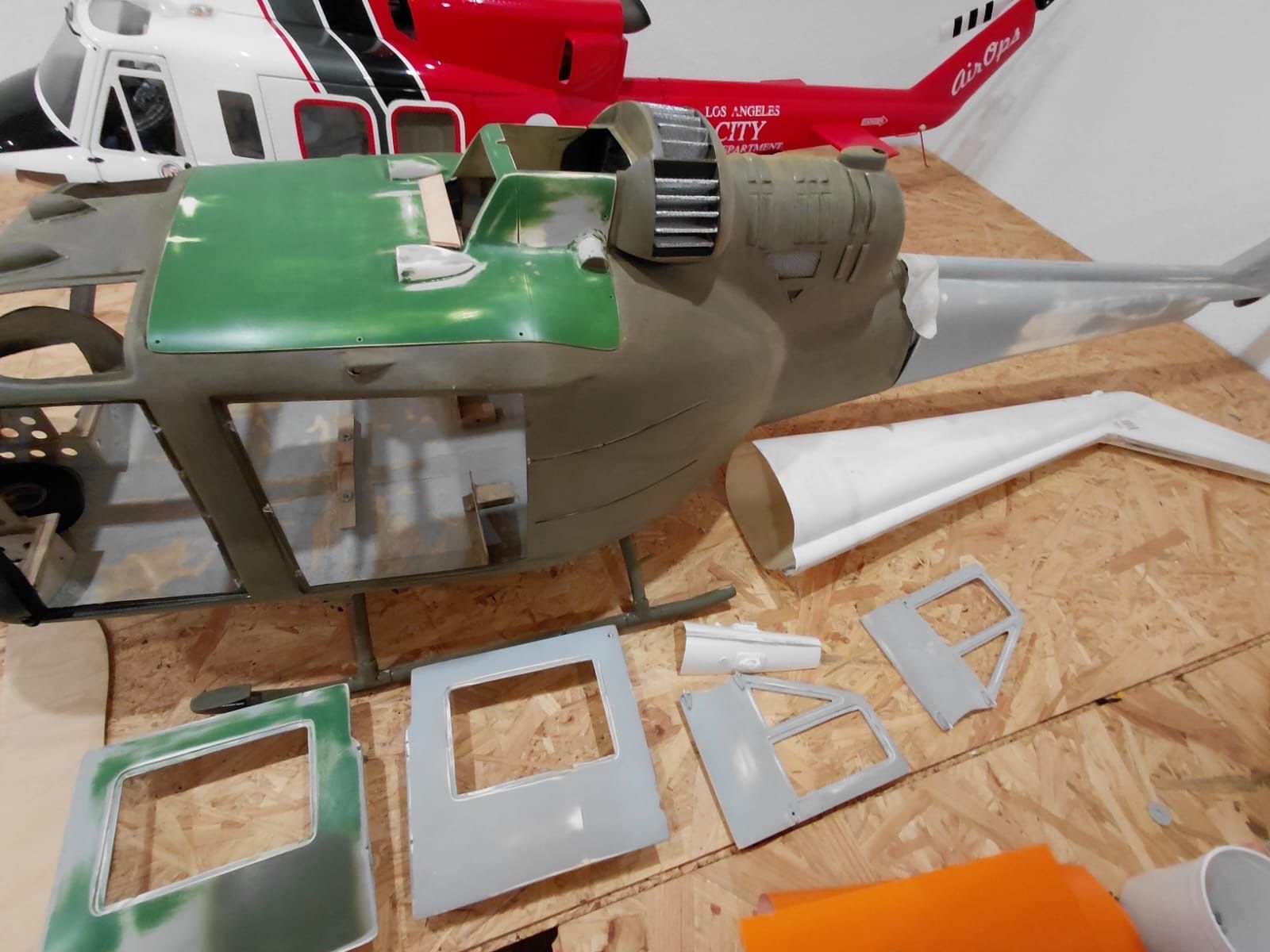 Bell RC Kits de montage: Bell UH-1B – Neuf (Voir description) à Grünen par Joggi161