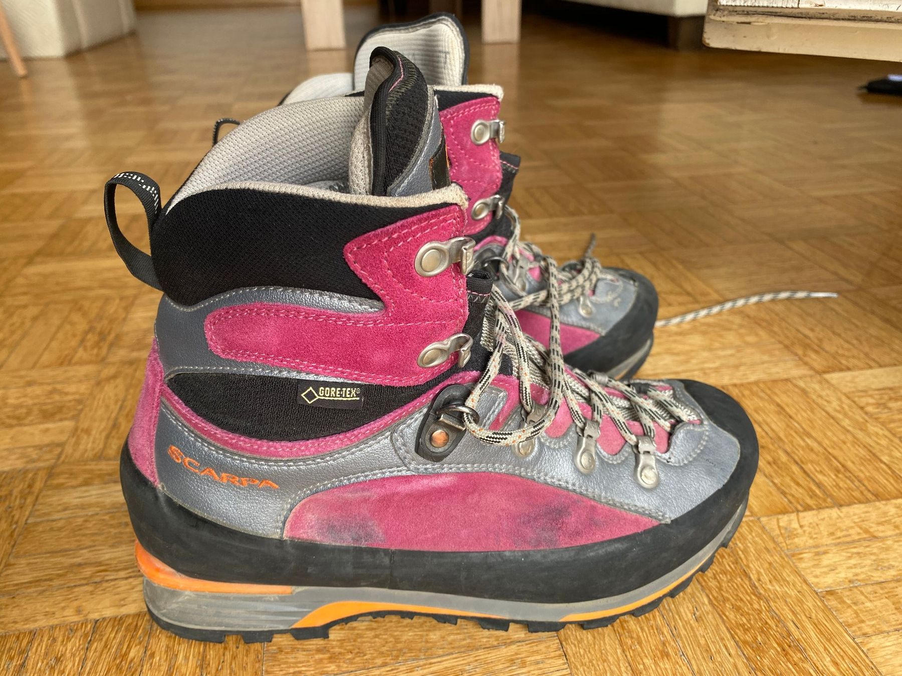 Scarpa Scarpe da donna: Scarpa Wanderschuhe Damen 40,5 Gore-Tex – Usato da Oetwil am See venduto da Katami7 1