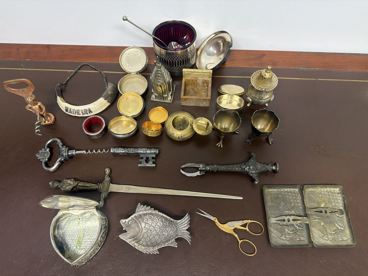 Tutte le decorazioni: Lot de divers objets – Usato da Bôle venduto da K200C 6