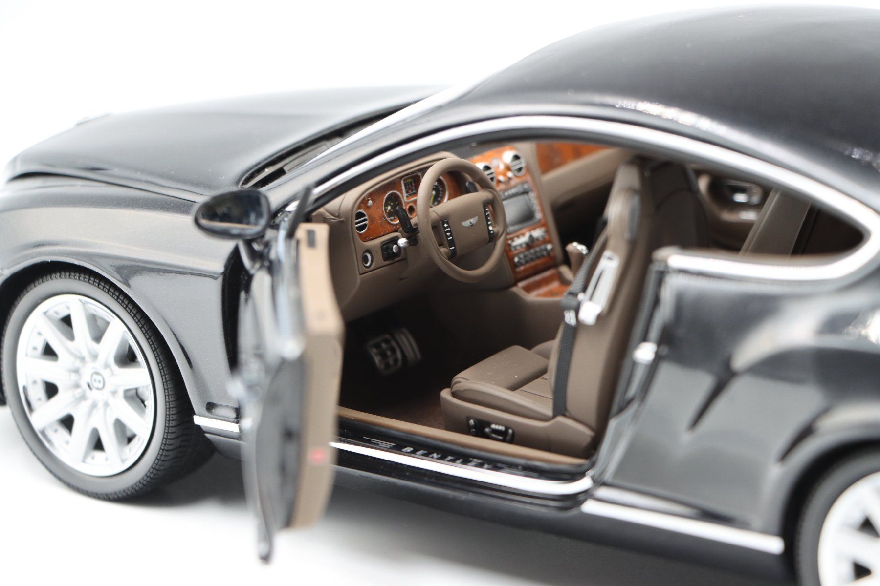 Bentley Modellautos: Bentley Continental GT 2002 1:18 Minichamps – Defekt aus Bühl b.Aarberg von modelldiecast 5