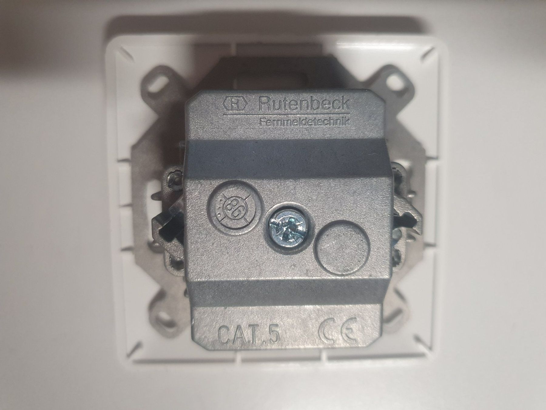 Stecker: Netzwerk Steckdose UKV 1xRJ45 – Neu (gemäss Beschreibung) aus Zürich von eymen20 1