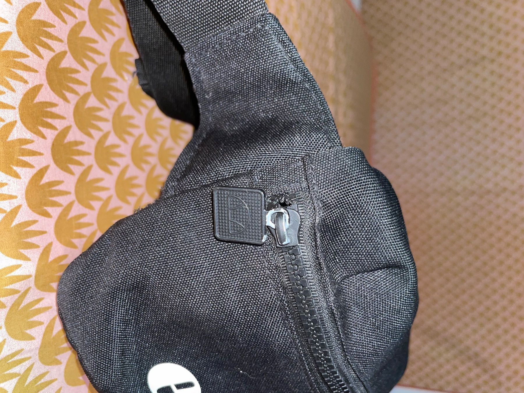 Ellesse Taschen: Banane ellesse – Neu (gemäss Beschreibung) aus Mollens VS von tao_nh7g 1