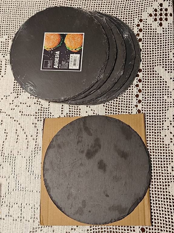 Set di piatti: Set di piatti in ardesia – Usato da Comano venduto da Mary922