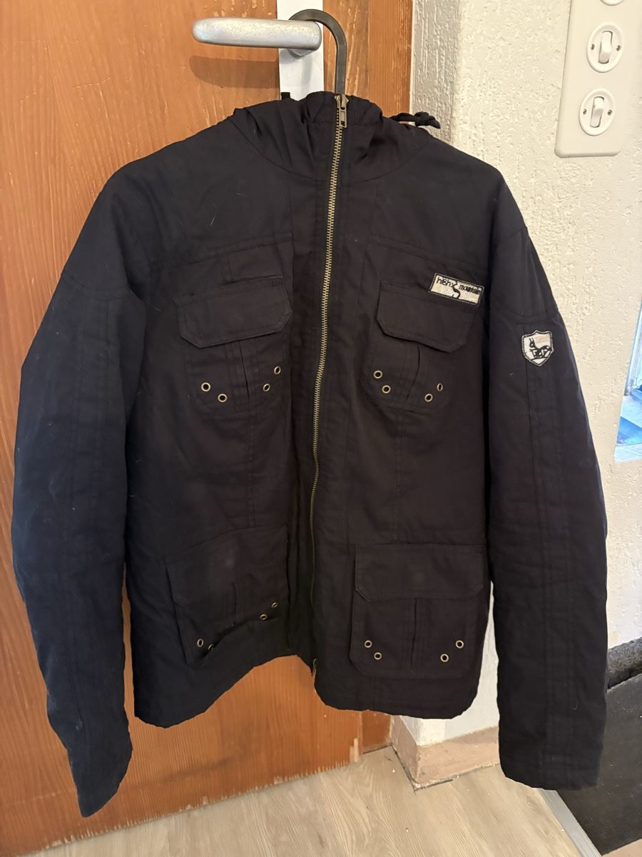 Vestes: Veste bpc collection noire capuche taille 38 – Neuf (Voir description) à Erlach par ely-87