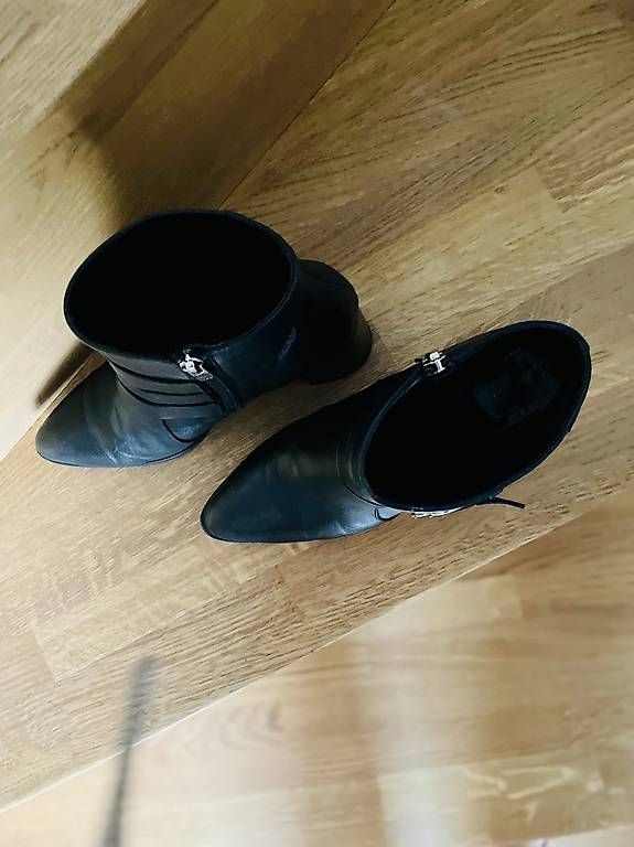 Scarpe da donna: Stiefeletten Damen, schwarz, Leder, Gr. 38 – Usato da Dübendorf venduto da franzi1982 2