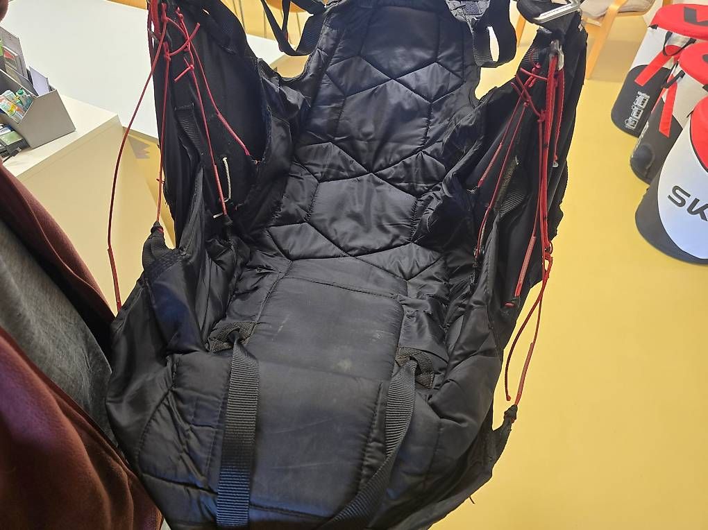 Sport dell'aria & Aquiloni: Ozone Ozium L Liegegurtzeug – Usato da Matzendorf venduto da Flugschule-Jura 1