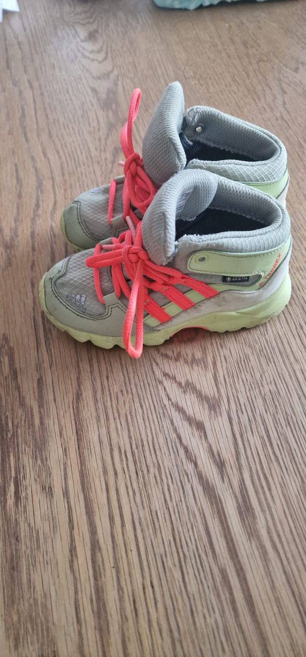 Adidas Schuhe für Jungen: Adidas Terrex Wanderschuhe grösse 25 – Gebraucht aus Seftigen von G00 3