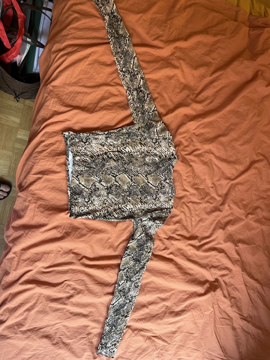 Bershka Top: Langarmshirt/Top, Schlangenmuster Schlangen Optik, Gr. S – Nuovo (secondo la descrizione) da Zürich venduto da Carlajimena 2
