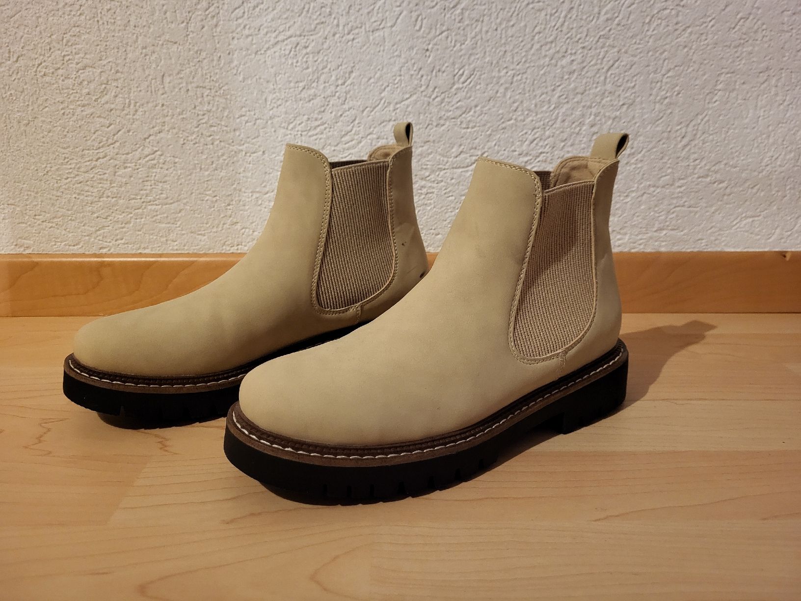 Dosenbach Scarpe da donna: Chelsea Boots, Beige, Gr. 40, Neu – Nuovo (secondo la descrizione) da Steffisburg venduto da esneusdaheime