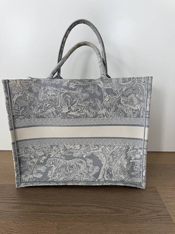 Dior Borse da donna: Wunderschöne Dior Book Tote - Large – Usato da Meilen venduto da dimarsal 1