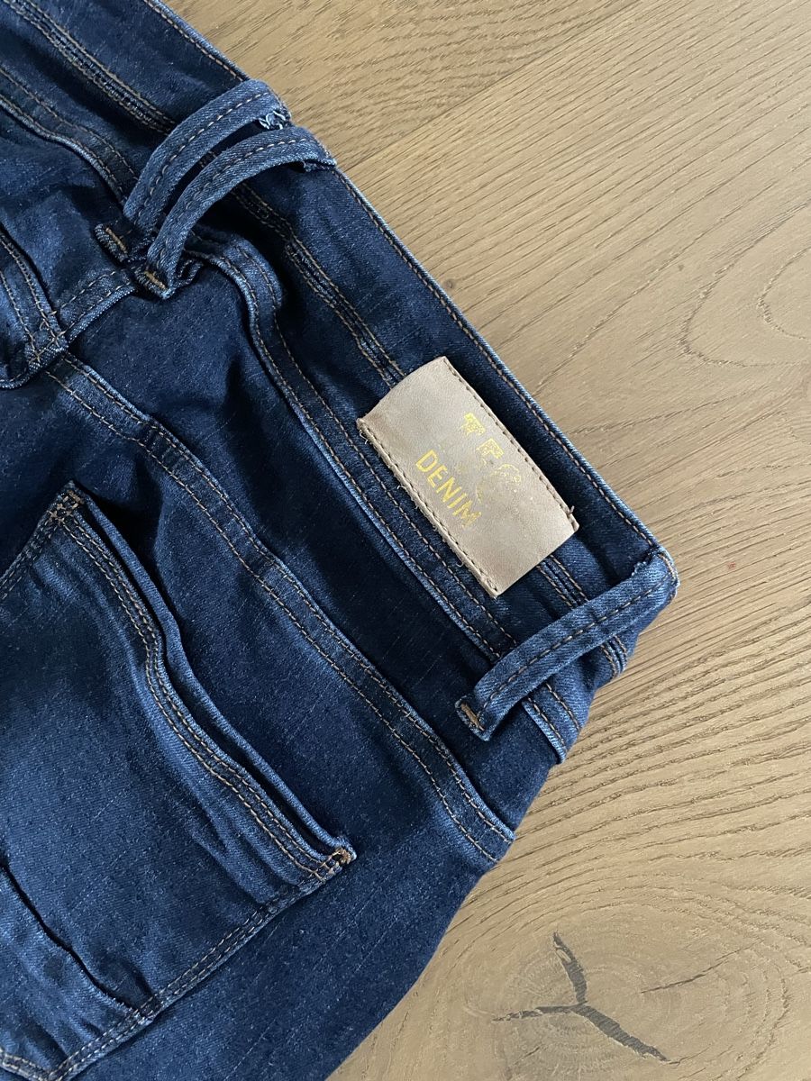 Jeans: Dunkelblaue Jeans mit Fransen, Grösse 40 – Gebraucht aus Gümligen von ani_c7v6 4
