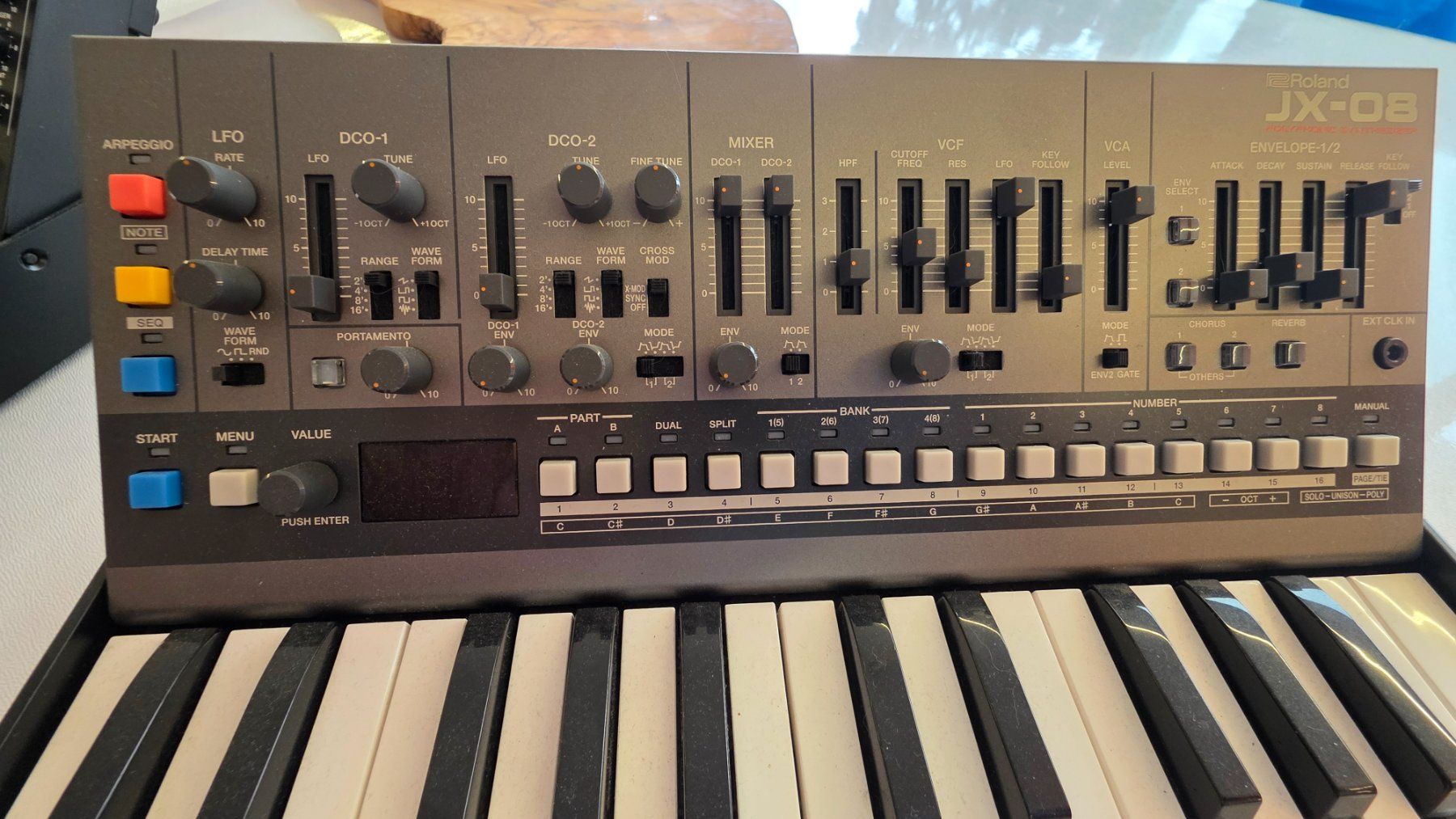 Roland Strumenti musicali: ROLAND JX-08 – Usato da Winterthur venduto da Navitimer 1