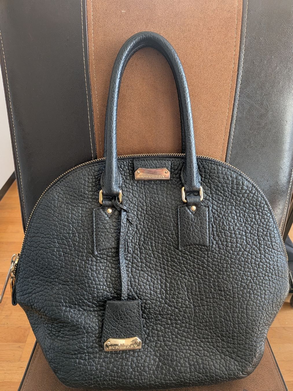 Burberry Borse da donna: Authentic Burberry Black Leather Dome Handbag - Stunning! – Usato da Zürich venduto da yan_8lg2 2