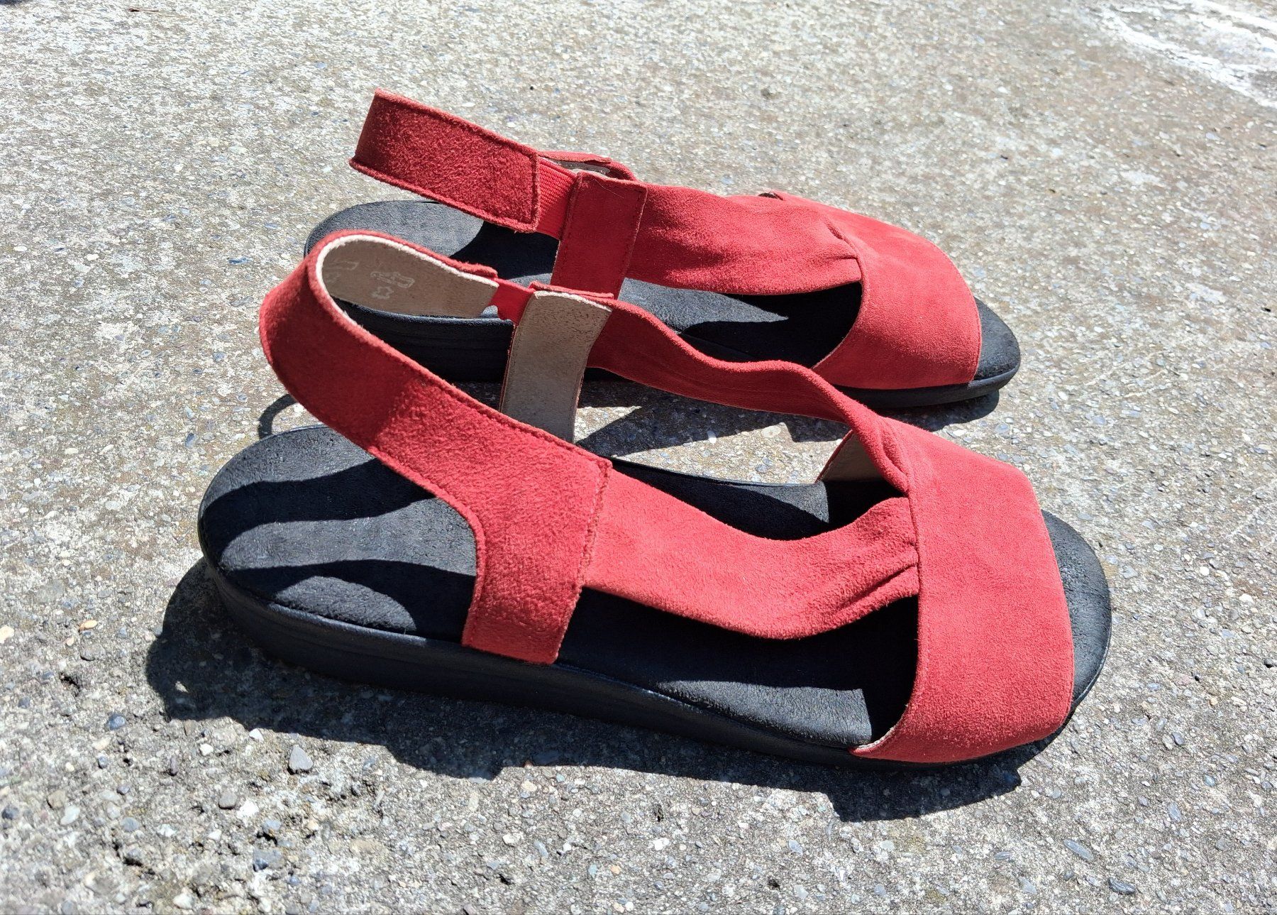 Helvesko Damenschuhe: Sandaletten Leder, rot Gr. 38, HELVESKO – Gebraucht aus Wald ZH von e8e 7
