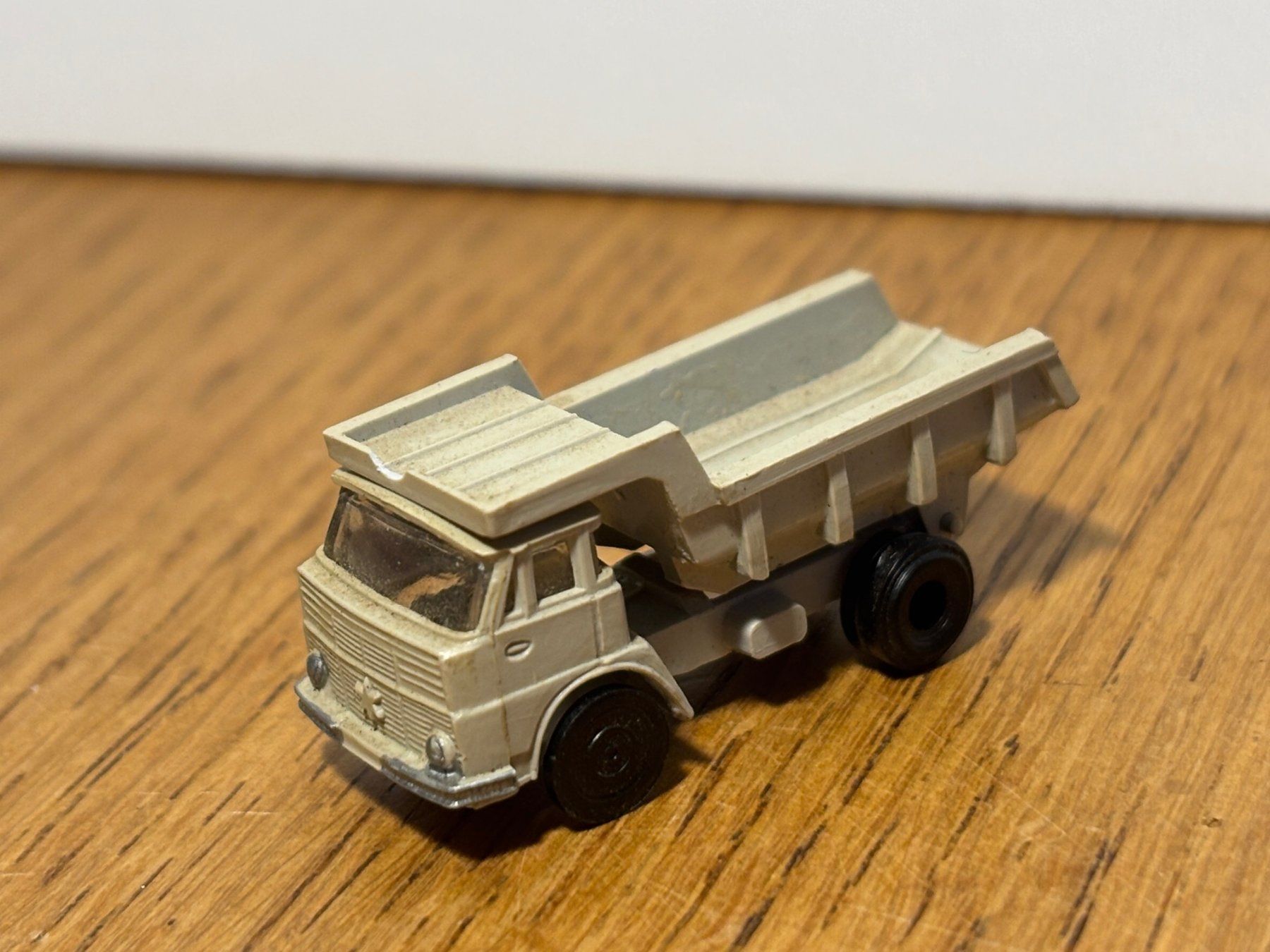 Modelleisenbahnen: *M0633: Kipplastwagen (Spur N) – Gebraucht aus Birsfelden von Birs_25