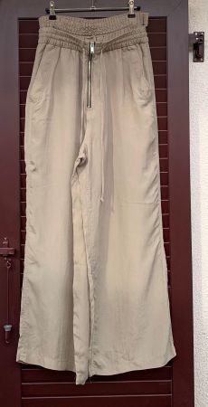 Zara Hose Beige Grösse M mit aufgesetzten Taschen