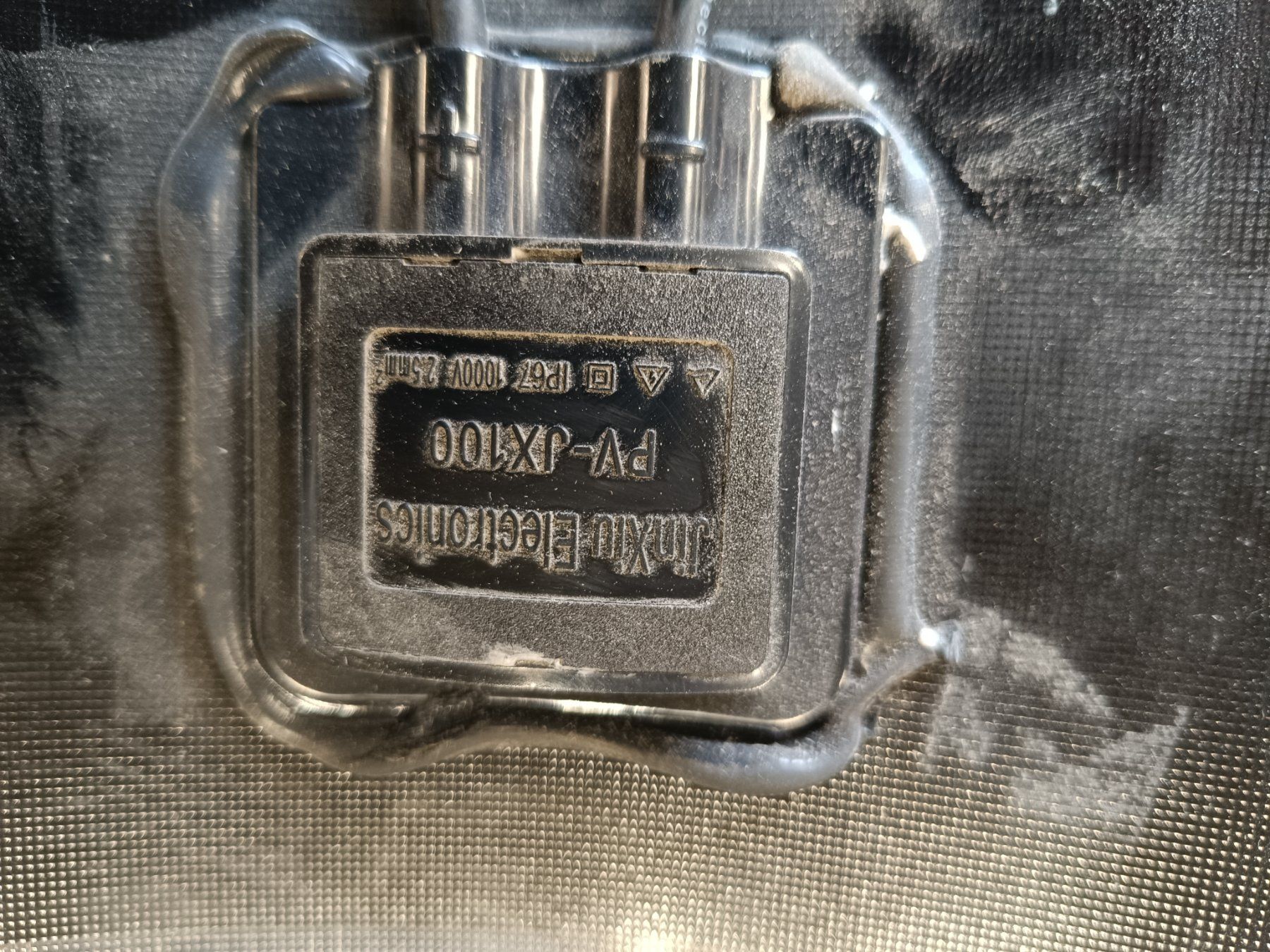 Dispositivi a energia solare: Solar Ziegel PV-JX100 – Usato da Wolhusen venduto da SolarHub-Outlet 2