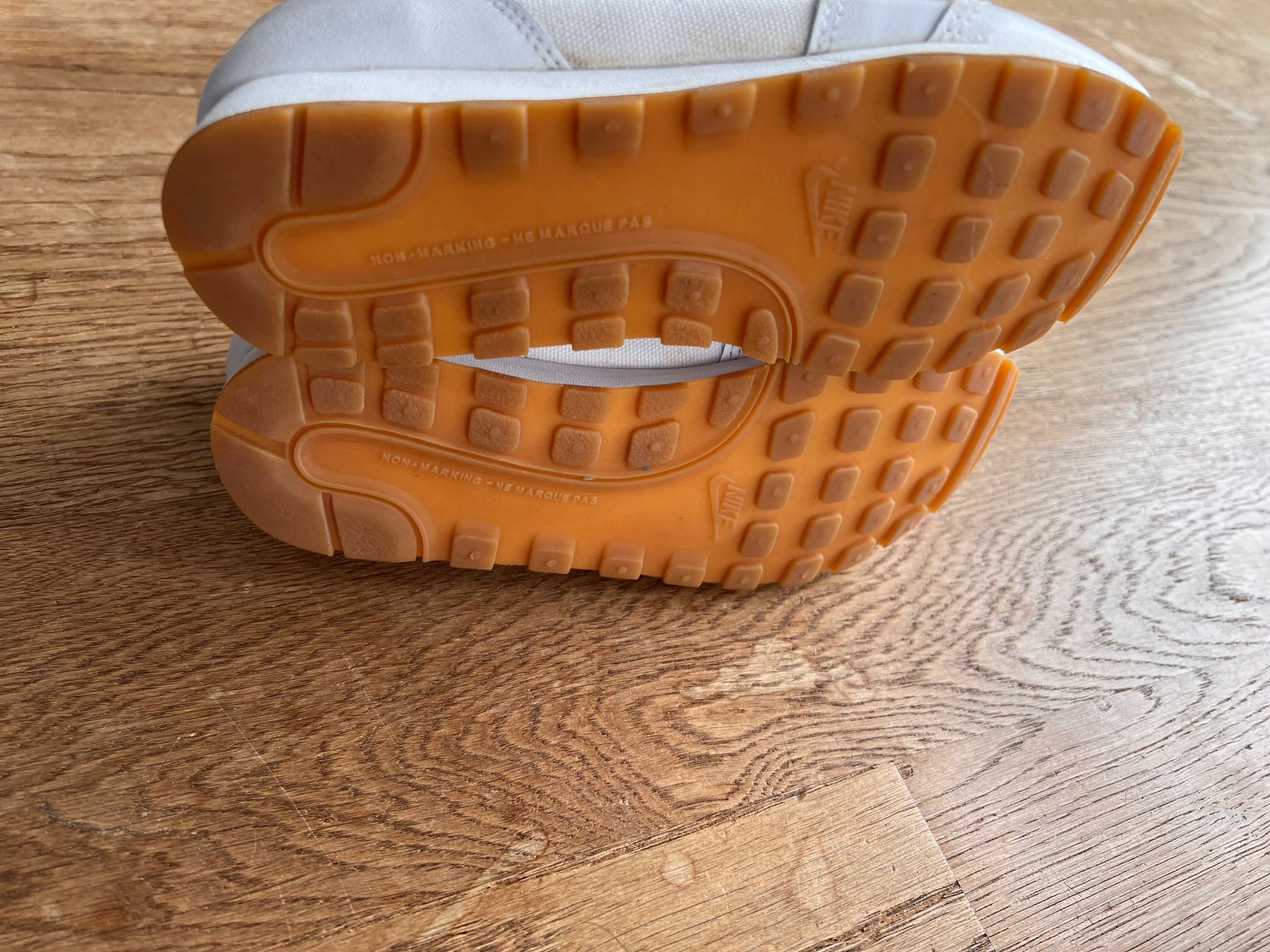 Nike Scarpe da uomo: Baskets blanches Nike enfant, fermeture scratch, taille 3... – Usato da Brügg BE venduto da jenny2007 2