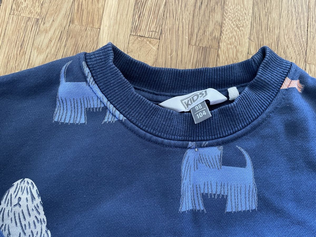 Maglioni & Felpe: Sommer-Sweat Pulli mit Hunden, Gr. 104 – Nuovo (secondo la descrizione) da luzern venduto da plueschmors. 1