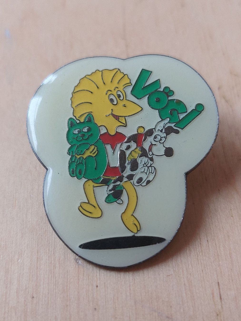Placchette & Badge: 8 VÖGI - PIN – Usato da Gipf - Oberfrick venduto da Esnoopy 3