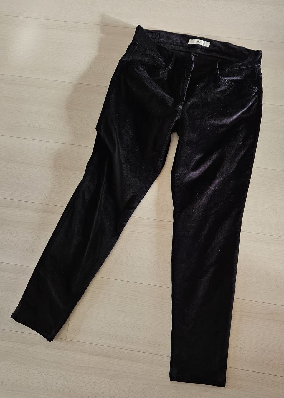 Brax Pantaloni: Brax Samtmanchesterhose, Gr. 18 K, Schwarz – Nuovo (secondo la descrizione) da Rickenbach b. Wil venduto da cornetta 1