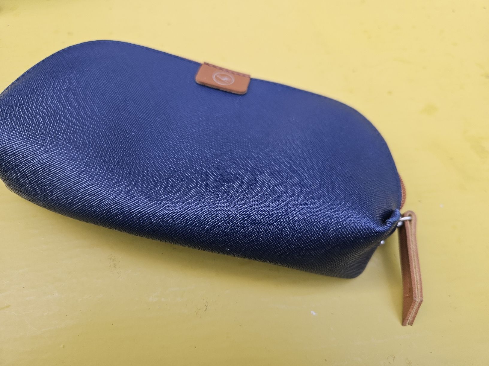 Custodie per cosmetici: Trousse Lufthansa Business Class - Pratique et stylée! – Nuovo (secondo la descrizione) da Biel/Bienne venduto da echinops 2