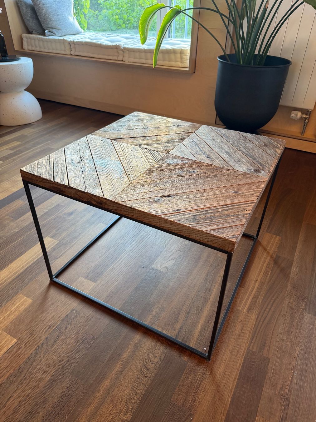 Tavoli: Rustikaler Couchtisch aus Holz & Metall – Usato da Brugg AG venduto da stick_ice