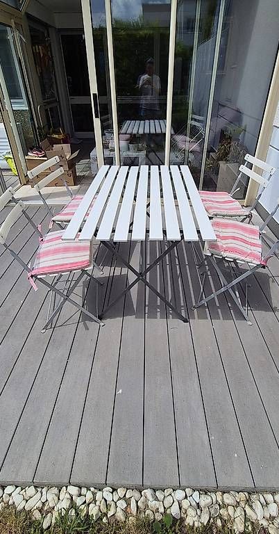 Set di tavolo e panche: Set de table + chaises pour jardin – Usato da Villars-sur-Glane venduto da Verocac 1