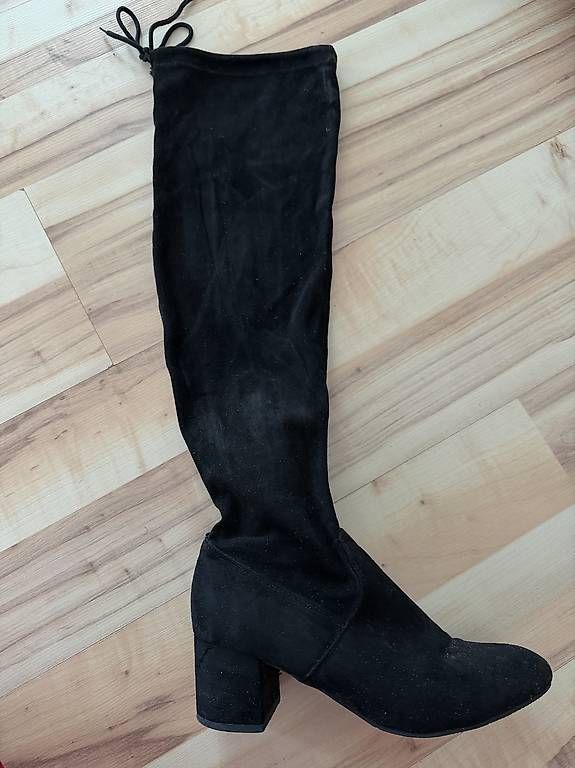 Damenschuhe: Schwarze Overknee-Stiefel – Gebraucht aus Rorschach von Tara234