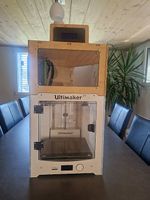 Modifizierter Ultimaker 2+ 3D Drucker mit viel Filament
