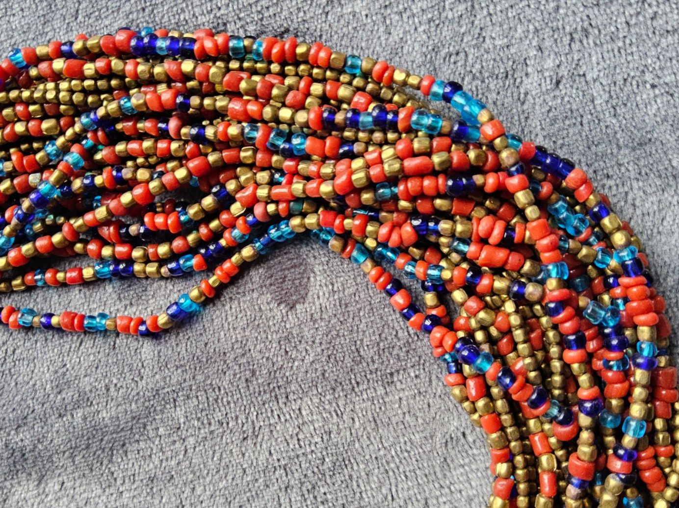 Catenine: Vintage 27strängiges BOHO Perlchen Collier – Usato da Zürich venduto da SciTec 4