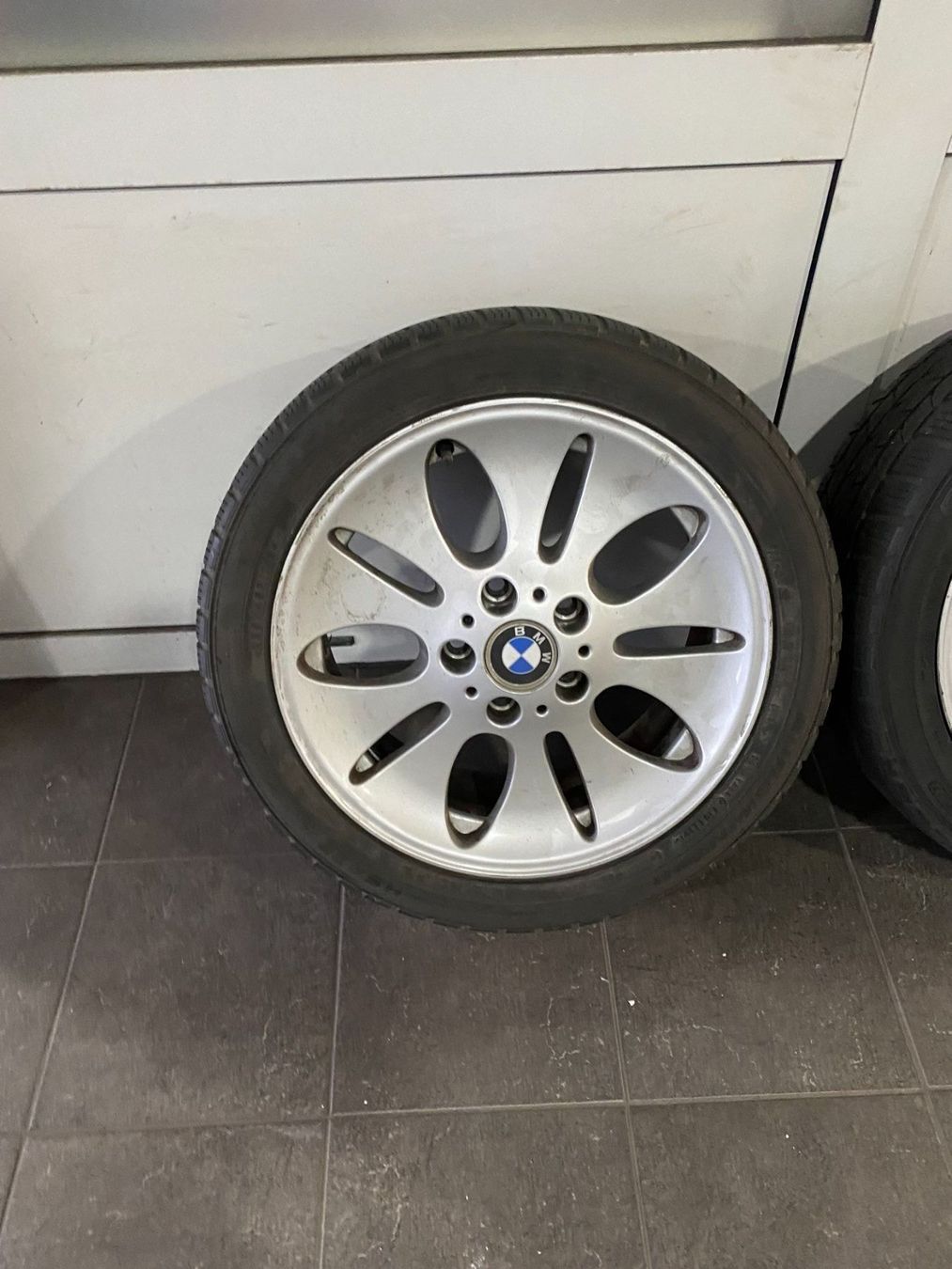 BMW Pneus & Kompletträder: 4 X 17 Zoll  BMW Winterräder – Gebraucht aus Altstätten von TM-Auto 1